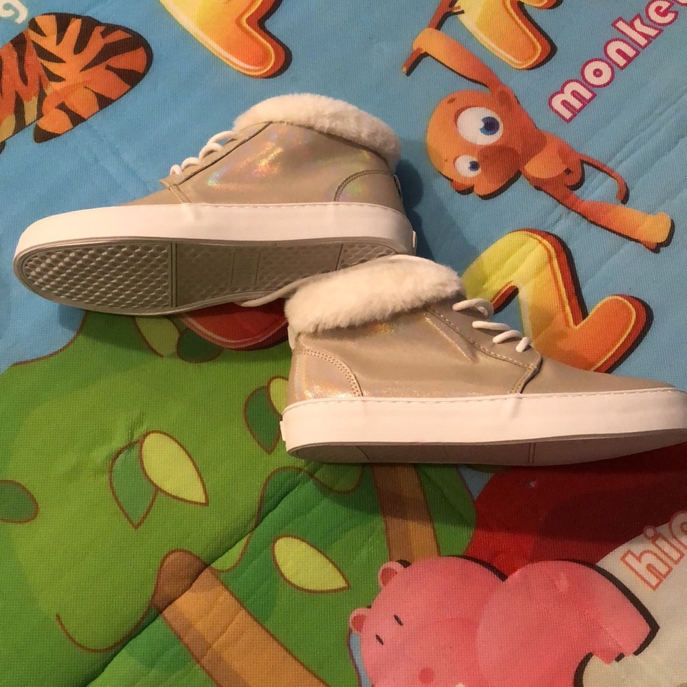 Old Navy Girls iridescent casual gold faux fur sneaker - Picture 6 of 6